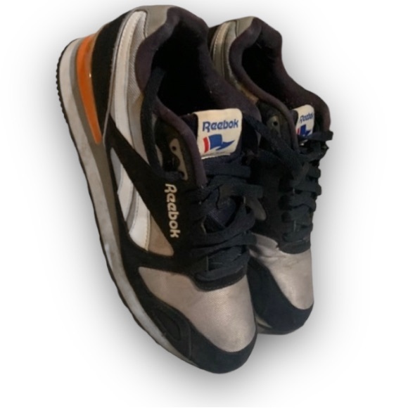 Reebok • Royal Flag Collection • Men's Sneakers - Picture 2 of 7